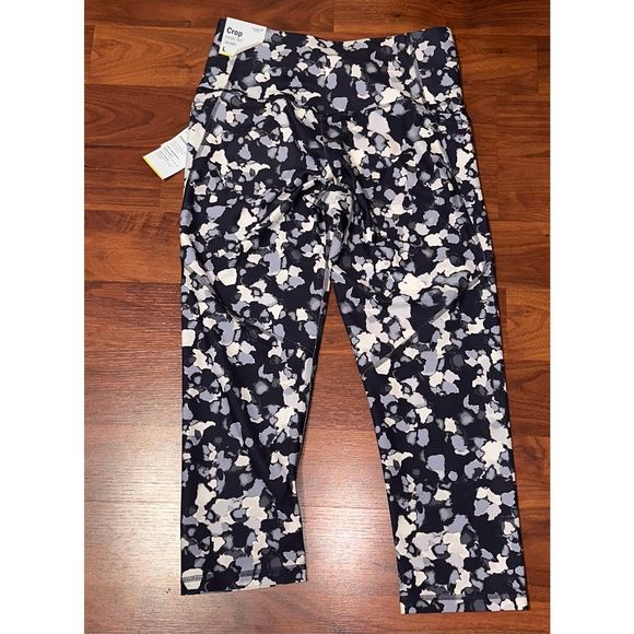 Practically new! OLD NAVY ACTIVE Ladies Large CAPRI LEGGINGS powersoft. - Picture 2 of 3
